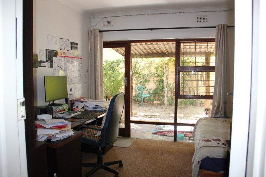 To Let 3 Bedroom Property for Rent in Golden Acre Western Cape